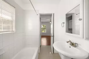 7 Latham St, Houston, TX 77011 - Photo 14