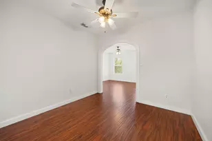 7 Latham St, Houston, TX 77011 - Photo 10