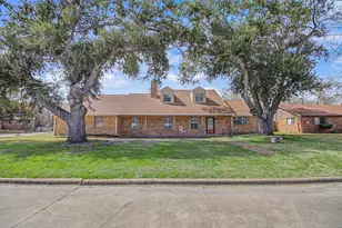 903 Horlock St, Navasota, TX 77868 - Photo 2