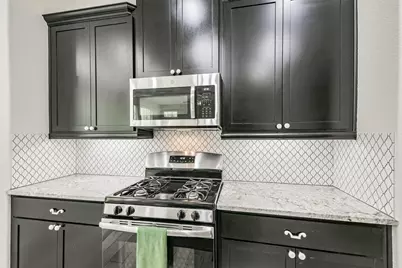 327 Biltmore Loop, Montgomery, TX 77316 - Photo 12