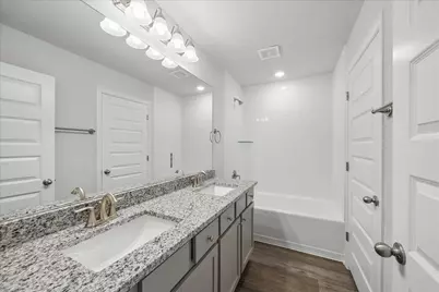 10 Greenbriar Loop, Angleton, TX 77515 - Photo 14