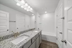 10 Greenbriar Loop, Angleton, TX 77515 - Photo 14