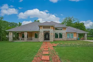403 Smith St, Dayton, TX 77535 - Photo 24