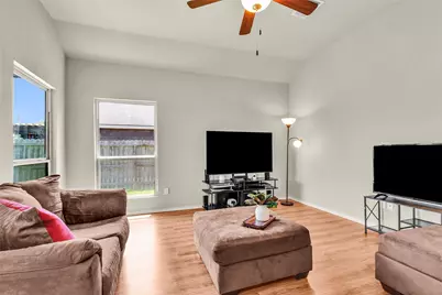704 Mockingbird Street, Navasota, TX 77868 - Photo 6