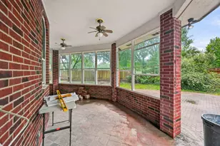 927 Peachwood Bend Dr, Houston, TX 77077 - Photo 26