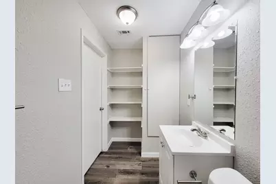 5606 Willow Glen Drive, Houston, TX 77033 - Photo 12