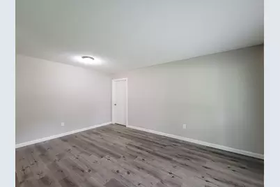 5606 Willow Glen Drive, Houston, TX 77033 - Photo 6