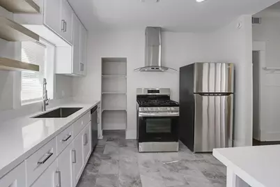 210 Marshall Street #1, Houston, TX 77006 - Photo 6