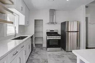 210 Marshall St, Houston, TX 77006 - Photo 6