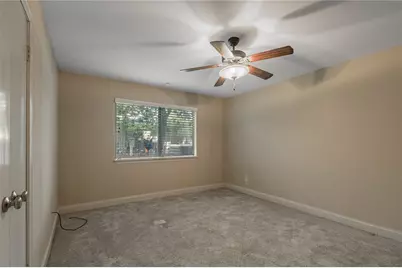 208 Waters, Huntsville, TX 77340 - Photo 18