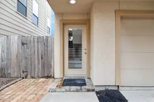 1105 W 21st St, Houston, TX 77008 - Photo 2