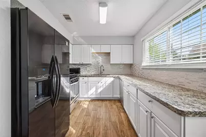 10738 Highland Woods Drive, Sugar Land, TX 77498 - Photo 16