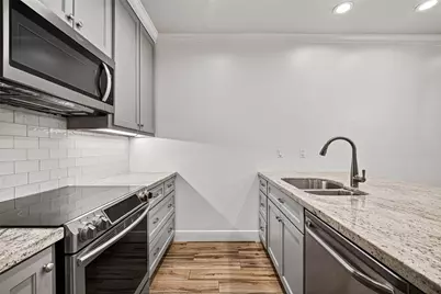 11711 Memorial Drive #649, Houston, TX 77024 - Photo 10