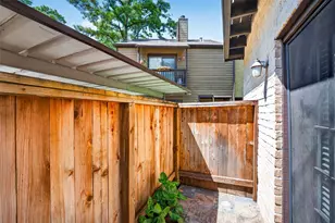 11711 Memorial Dr, Houston, TX 77024 - Photo 24