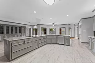 8122 Meadow Crest St, Houston, TX 77071 - Photo 12