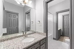 8122 Meadow Crest St, Houston, TX 77071 - Photo 20