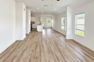 513 Oak Chase Ave, Dayton, TX 77535 - Photo 2