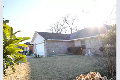 2310 Kings Court Street, Beaumont, TX 77701 - Photo 2