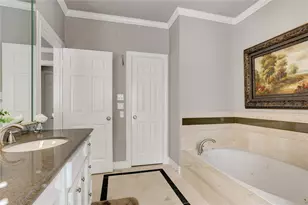 130 Oak Pl Dr, Houston, TX 77006 - Photo 18