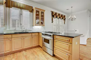130 Oak Pl Dr, Houston, TX 77006 - Photo 8