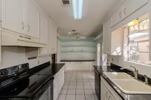 5975 Meadow Way, Beaumont, TX 77707 - Photo 8