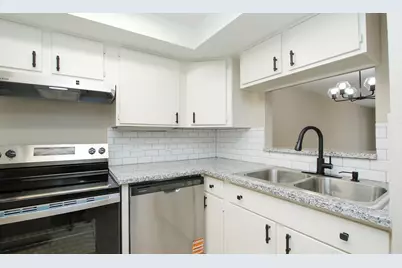 9656 Westview Drive #8, Houston, TX 77055 - Photo 16