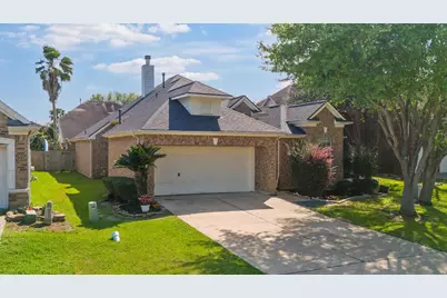 2105 Forest Glen Lane, Kemah, TX 77565 - Photo 2