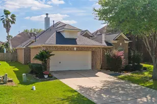 2105 Forest Glen Ln, Kemah, TX 77565 - Photo 2