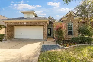 2105 Forest Glen Ln, Kemah, TX 77565 - Photo 1