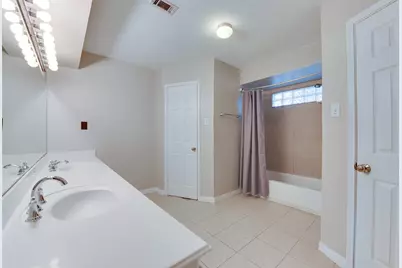 5019 Oak Shadows Drive, Houston, TX 77091 - Photo 32