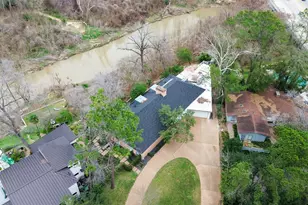 210 Pine Hollow Ln, Houston, TX 77056 - Photo 2