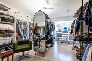 210 Pine Hollow Ln, Houston, TX 77056 - Photo 10