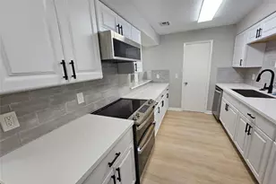 4138 Belle Park Dr, Houston, TX 77072 - Photo 2
