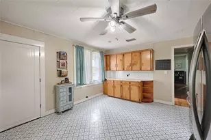 403 E 7th St, Flatonia, TX 78941 - Photo 12