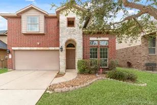 13930 Long Meadow Dr, Houston, TX 77047 - Photo 2