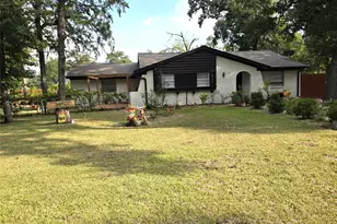 3748 Pin Oak Dr, Conroe, TX 77301 - Photo 2