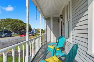 1727 Ursuline St, Galveston, TX 77550 - Photo 2