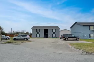 2703 Evergreen Cir, Bryan, TX 77801 - Photo 2