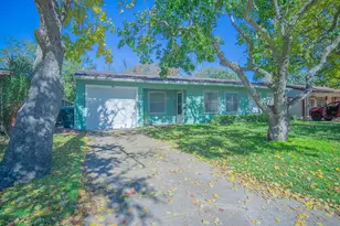 126 Bonita Ave, Galveston, TX 77550 - Photo 2