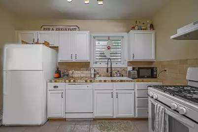 126 Bonita Avenue, Galveston, TX 77550 - Photo 10