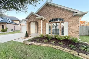 2214 Stoney Brook Dr, Deer Park, TX 77536 - Photo 2