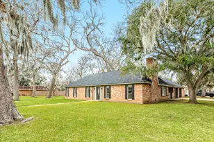 200 Wentworth Dr, West Columbia, TX 77486 - Photo 2