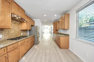 10743 Boardwalk St, Houston, TX 77042 - Photo 12