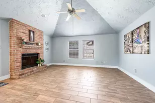11923 Cottonwood Ln, Cypress, TX 77429 - Photo 10