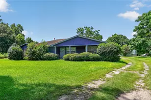 1019 Lamar St, Liberty, TX 77575 - Photo 2
