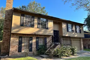 8426 Laurel Trails Dr, Houston, TX 77095 - Photo 2