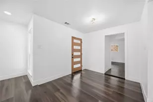 5446 Loch Lomond Dr, Houston, TX 77096 - Photo 8