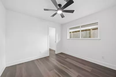 5446 Loch Lomond Drive, Houston, TX 77096 - Photo 20