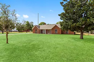2810 Lilac St, Pasadena, TX 77503 - Photo 2