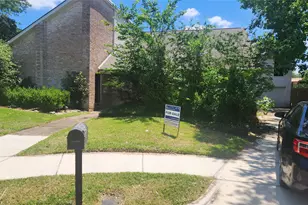 2127 Manor Green Dr, Houston, TX 77077 - Photo 2